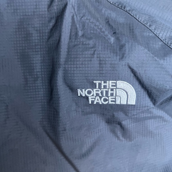 TNF Rain Jacket Medium - Picture 13 of 15